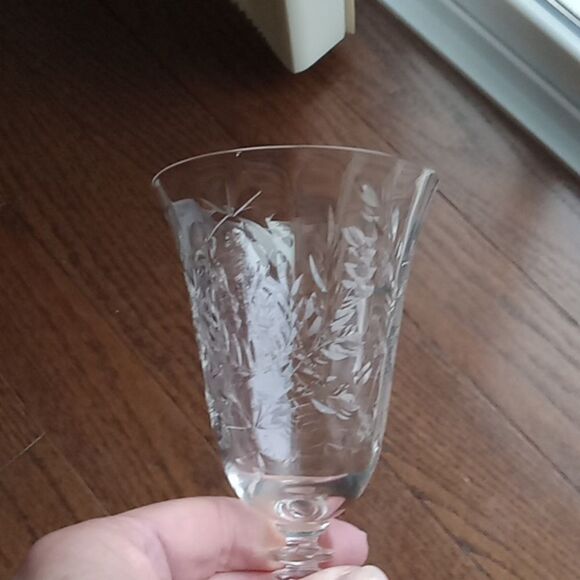 Set of 5 vintage wine/ water glasses  in excellent condition 3 1/2" x 7 3/4" - Picture 1 of 6